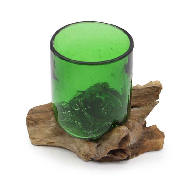 Recycelte Bierflaschen- Bierglas auf Holz