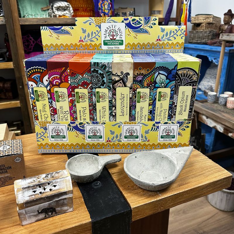 Namaste Mandala Masala Räucherstäbchen Display-Packung (6x8 Düfte)