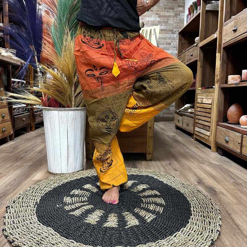 Yoga- und Festivalhosen- High Cross-Himalaya-Druck auf Orange