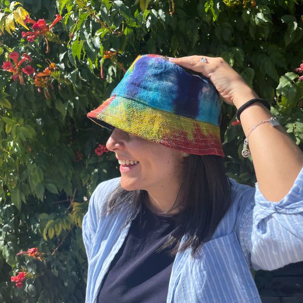 Geflickter Boho-Festivalhut aus Hanf und Baumwolle – Batikt