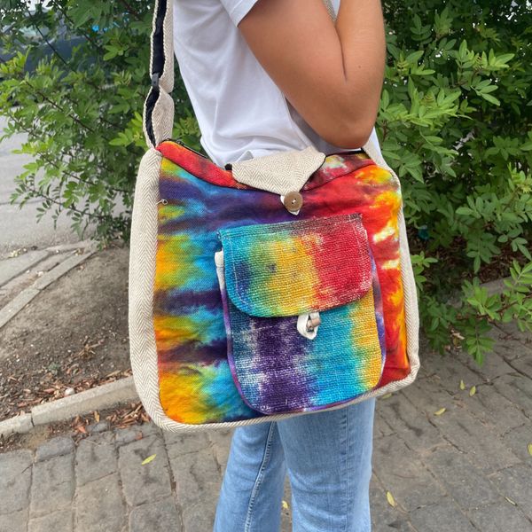 Umhängetasche mit Vordertasche aus Hanf-Batik