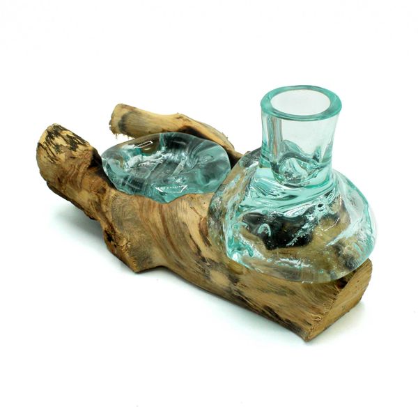 Kleine Blumenvase und Teelichthalter aus geschmolzenem Glas auf Holz