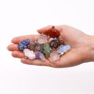 Anhänger mit Stahlgehäuse in Herzform – 12 verschiedene Edelsteinsplitter und Muscheln