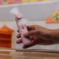 Rosa Nano Nebel Gesichtsventilator und Spray – über USB wiederaufladbar