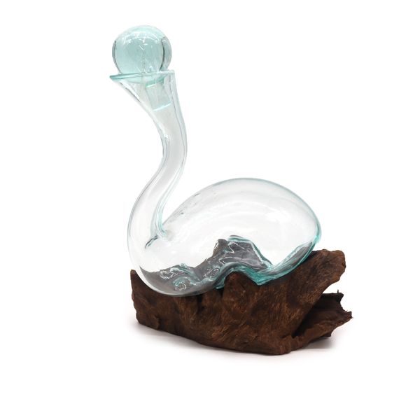 Geschmolzenes Glas auf Holz - Weinkaraffe