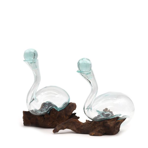 Geschmolzenes Glas auf Holz - Weinkaraffe