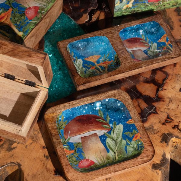 Emaillierte Boxen und Tabletts mit Pilzdesign