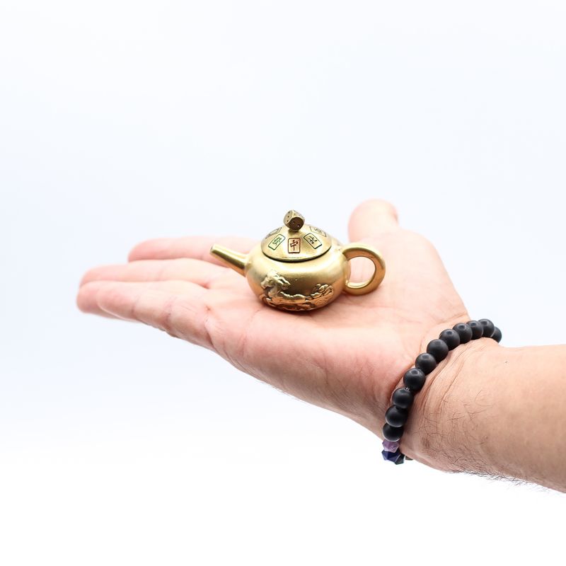 Feng Shui Glücksbringer - Glücksteekanne mit Würfeldrehung
