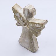 Engel aus Mangoholz – Weiß getüncht mit ausgeschnittenem Stern – 18 cm