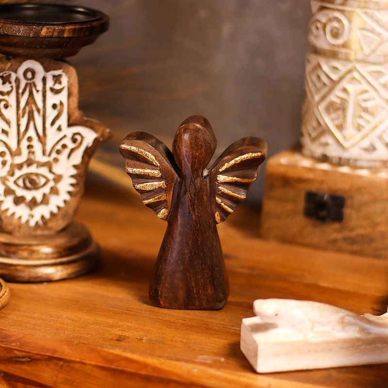 Kleiner Engel aus Mangoholz – Golddekor – 12 cm