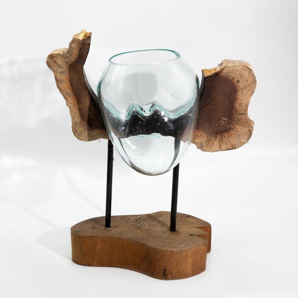 Hängende Kunstvase aus geschmolzenem Glas auf Holz