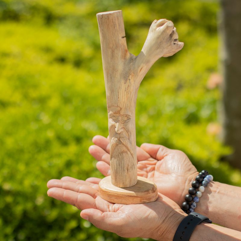 Handgefertigte Parasiten-Holzkunst-Schnitzerei – Greenman