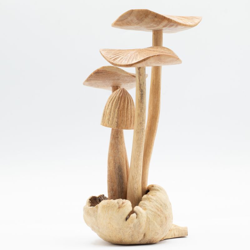 Handgefertigte Parasiten-Holzkunst-Schnitzerei - Set aus 4 großen Pilzen