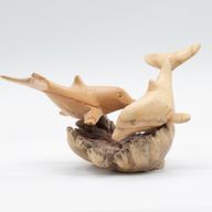 Handgefertigte Parasite-Holzkunst-Schnitzerei - Delfine beim Spielen