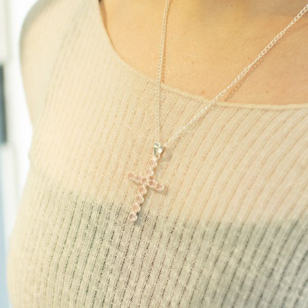 Indische Andachtsanhänger - versilbert (45 cm Kette) - Rosenquarz-Kreuz
