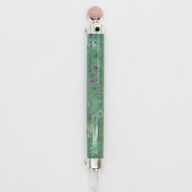 Grüner Herzstab - Rubin-Fuchsit Rosenquarz Kristallkugel an der Spitze - 23 cm