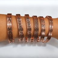 Armbänder aus massivem Kupfer „Nomad Energy“ – mit Gravuren (sortiert)