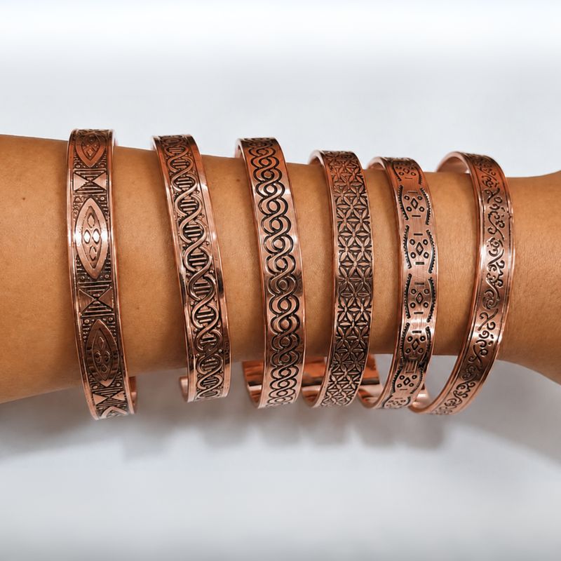 Armbänder aus massivem Kupfer „Nomad Energy“ – mit Gravuren (sortiert)