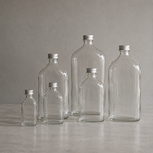 Klare Glasflaschen mit Aluminiumverschluss