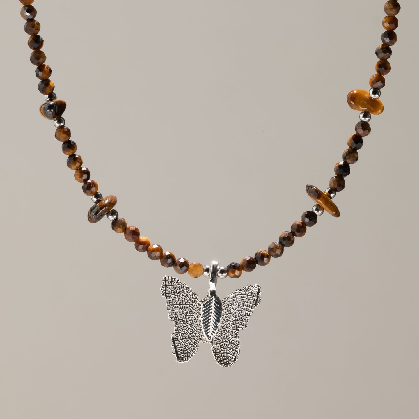 Nymph Edelstein-Halsketten – Anhänger mit Schmetterling