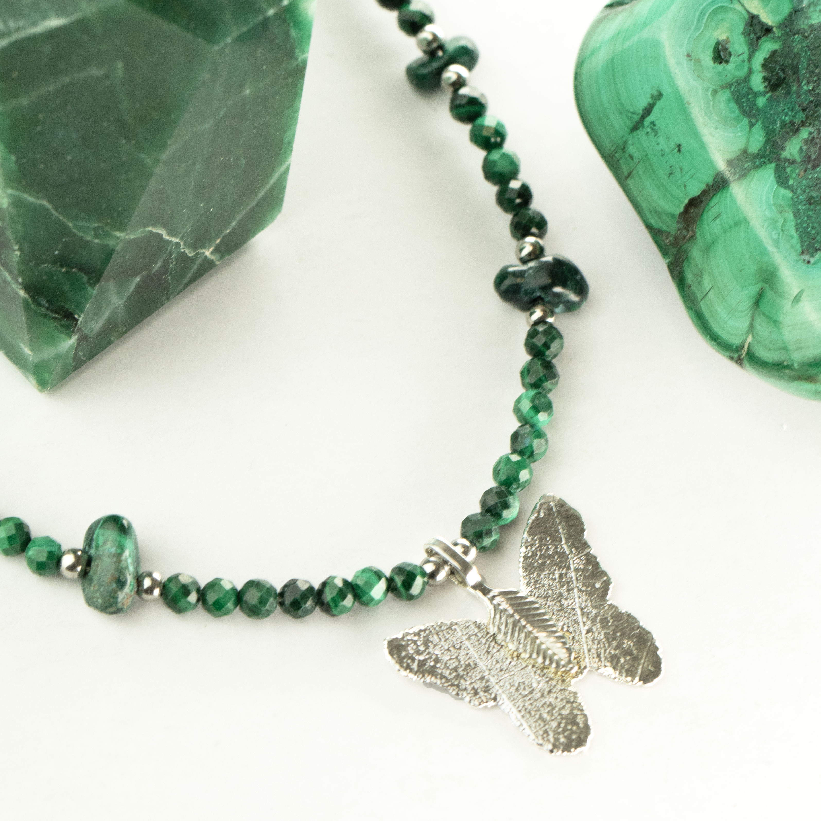 Nymph Edelstein-Halsketten – Anhänger mit Schmetterling