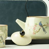 Reise-Teekannen-Set und zwei Tassen – blauer Vogel der Qing-Dynastie