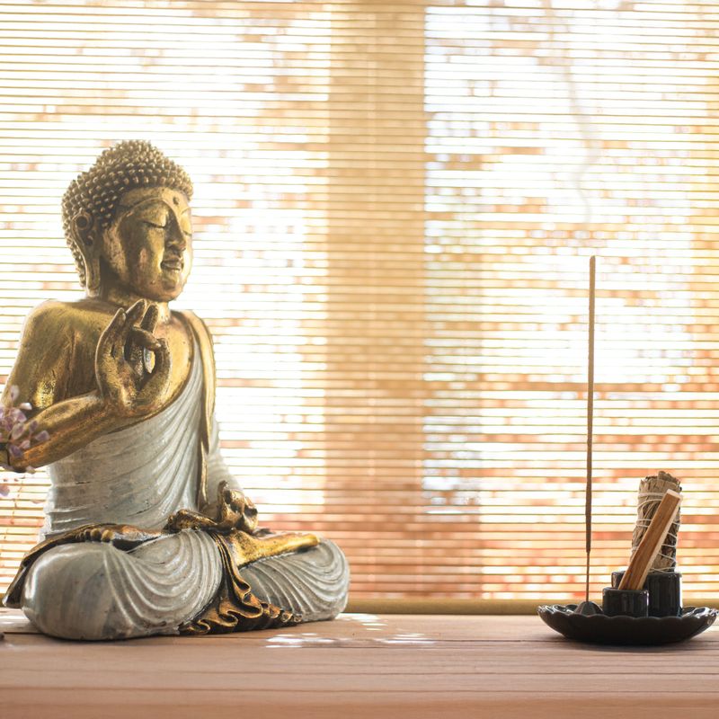 Roter und goldener Buddha - Extra groß 30 cm - Abhaya Mudra (Keine Angst)