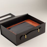 Flach verpackte Geschenkbox - Medium-Geschenkkorb (24x18,2x8 cm) - Schwarz