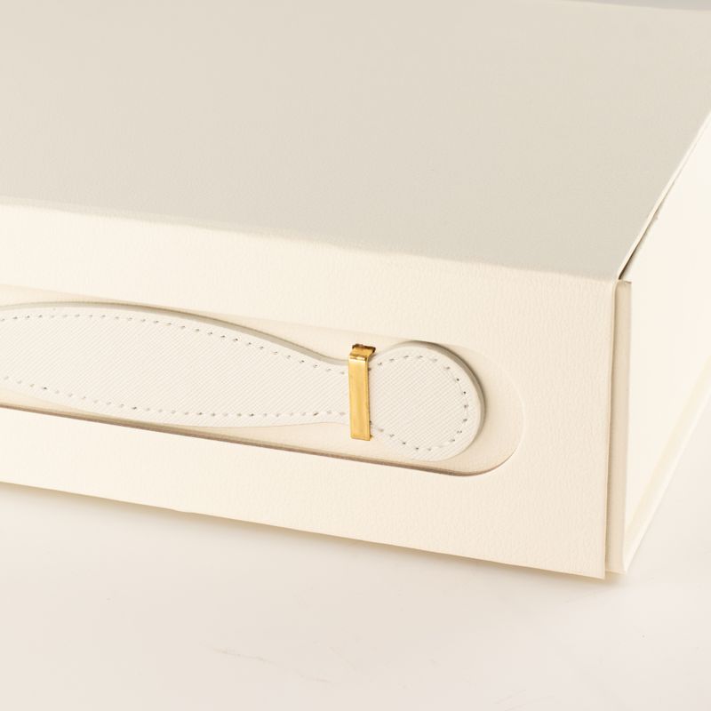 Flach verpackte Geschenkbox - Medium Geschenkkorb (24x18.2x8cm) - Weiß
