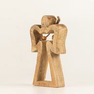 Kleiner Schutzengel aus Mangoholz mit Heiligenschein – weiße Emaille