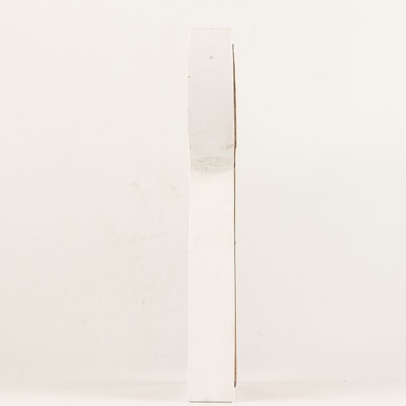 Engel aus Mangoholz – geweißt mit Eisen-Dekorausschnitt – 22cm
