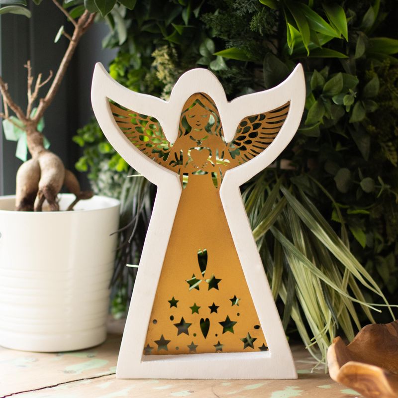 Engel aus Mangoholz – geweißt mit Eisen-Dekorausschnitt – 22cm