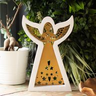 Engel aus Mangoholz – geweißt mit Eisen-Dekorausschnitt – 22cm