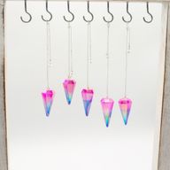 Sechsseitiges Pendel – Aurora-Kristall in Pink und Blau