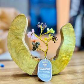 Edelsteinbaum auf Mangholz – Offener Ring aus Holz – Sieben Chakra – 60 Splitter