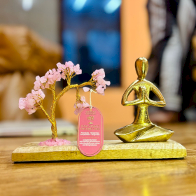 Edelstein-Yoga-Garten – Namaste-Pose – Rosenquarz-Baum mit geneigtem Kopf – 100 Splittersteine