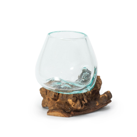 Geschmolzenes Glas auf seltenem Parasitenholz