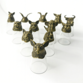 Geschenkset mit 12 Bottom Up-Schnapsgläsern (25 ml) – chinesische Tierkreiszeichen